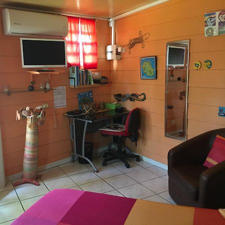Maison Joss Studio Proche Aeroport Sainte-Clotilde Exterior foto